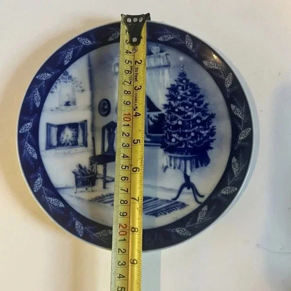 Vintage 1984 Heinrich Germany Blue & White Boy Waiting For Christmas Wall Plate - Picture 2 of 4